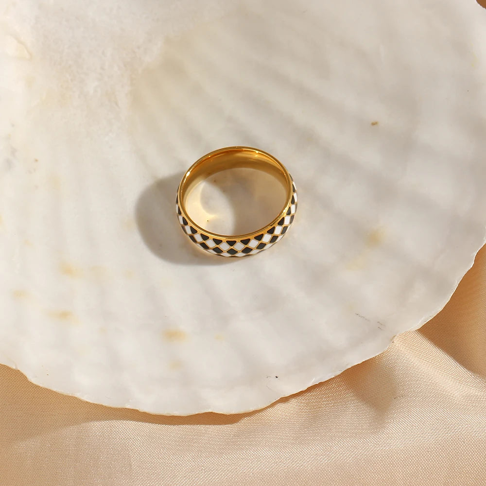 Elegant Checker Ring