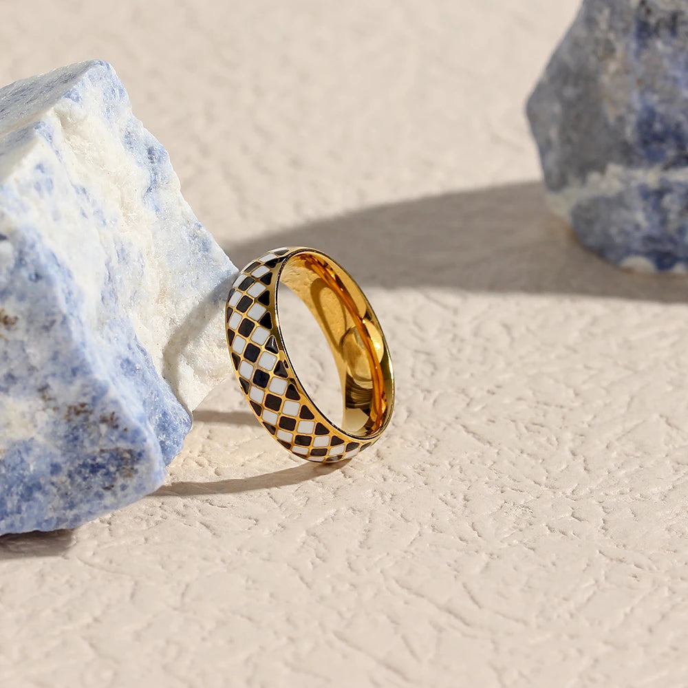 Elegant Checker Ring