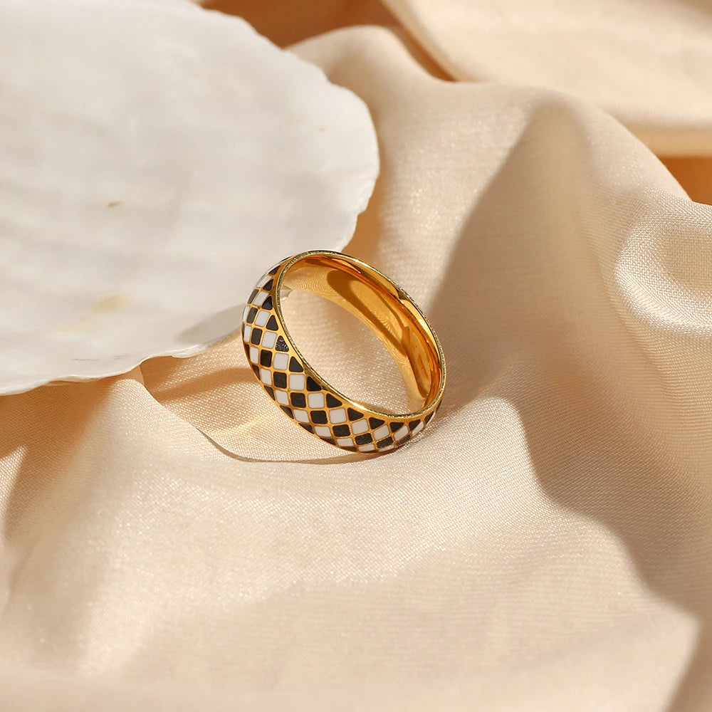 Elegant Checker Ring