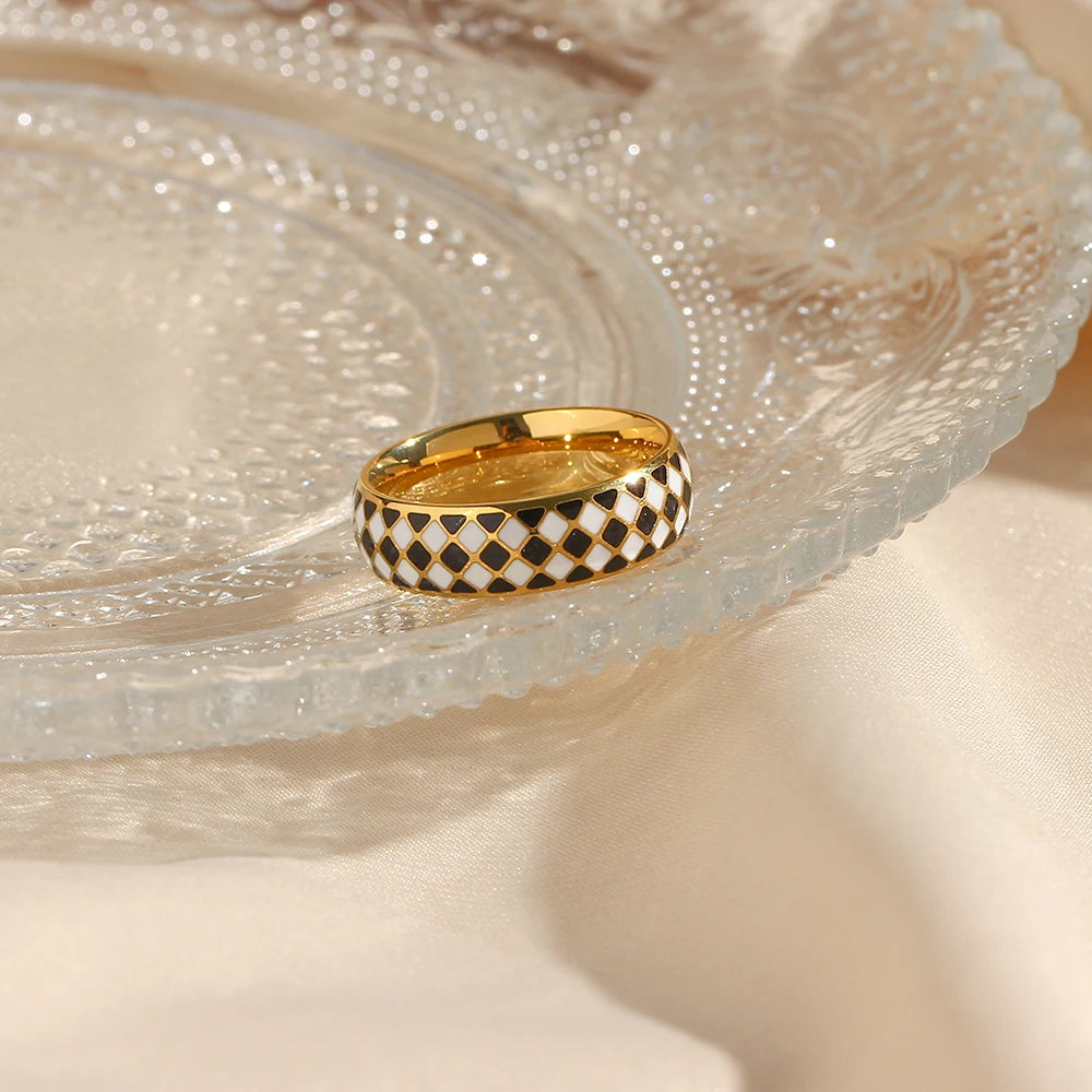 Elegant Checker Ring