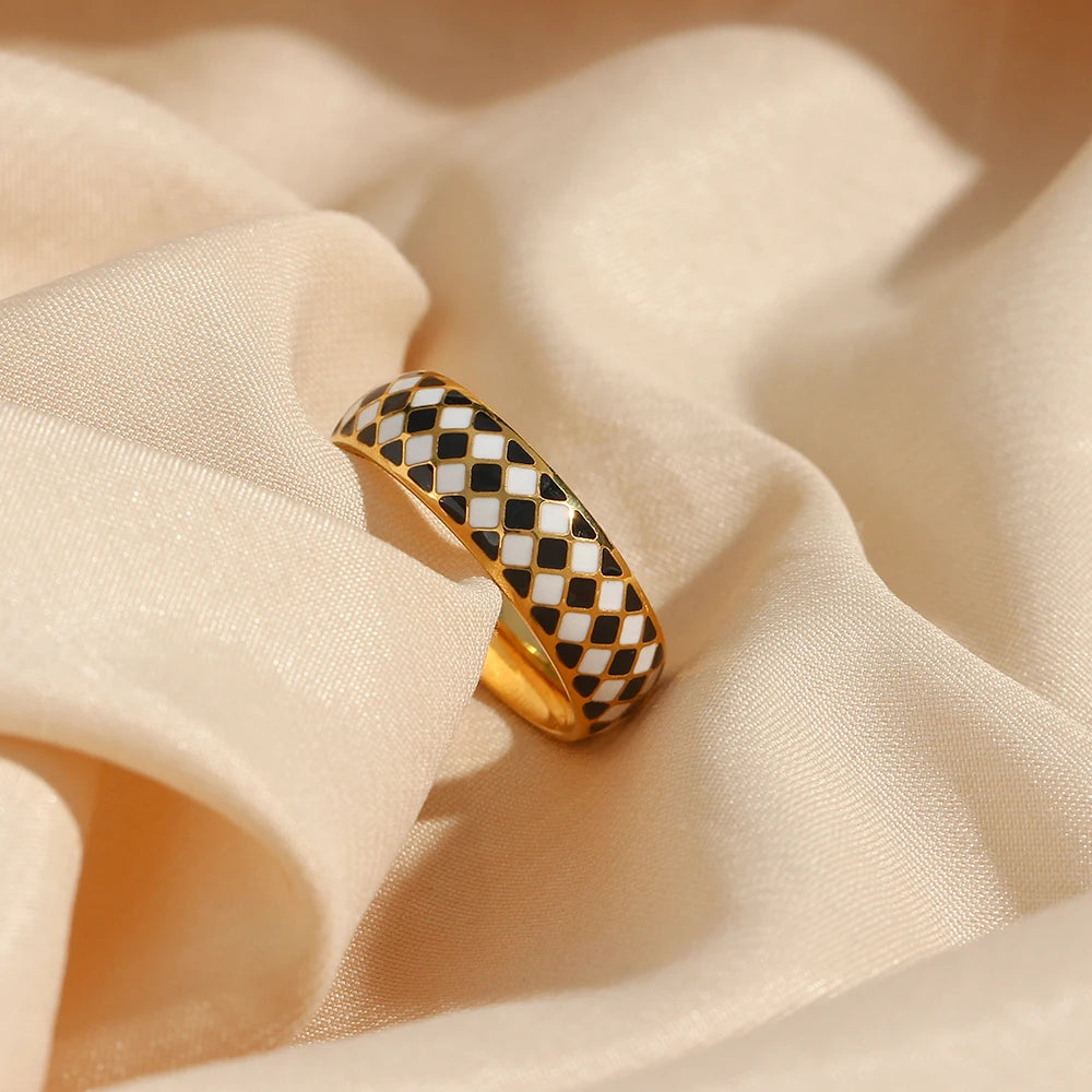 Elegant Checker Ring