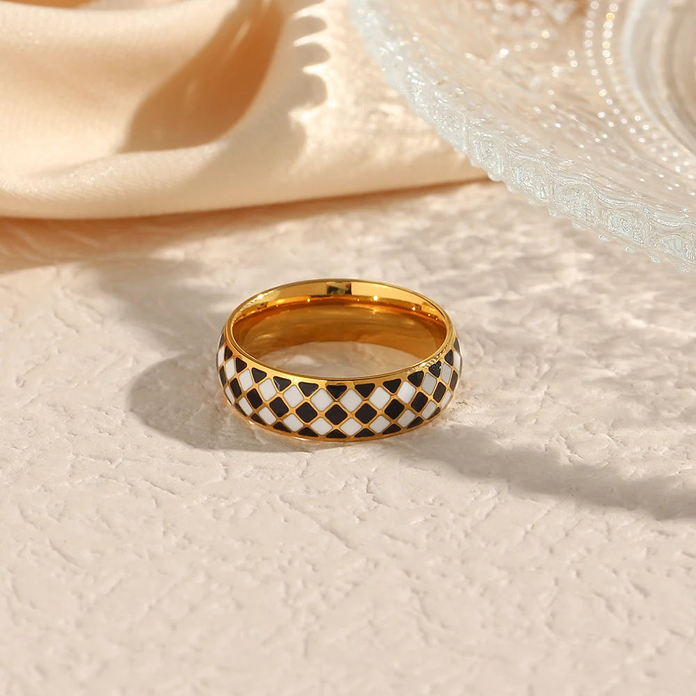 Elegant Checker Ring