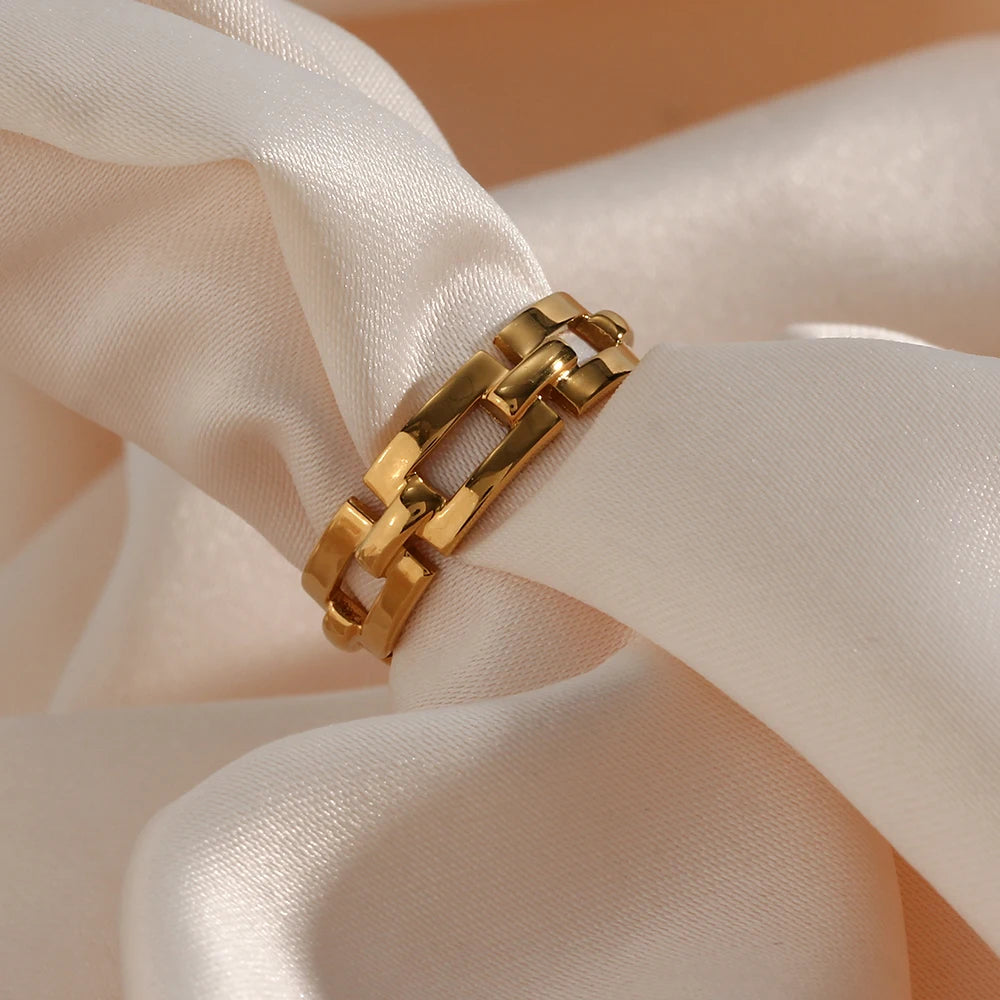 Minimalist Hollow Square Chain Ring