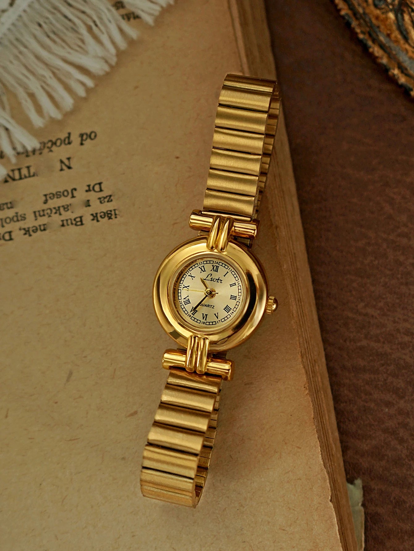 French Retro Gold Quartz Watch