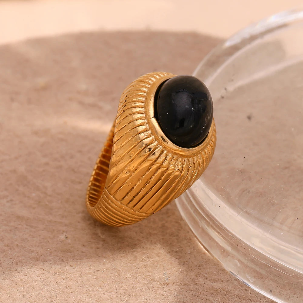 Vintage Black Agate Gold Ring