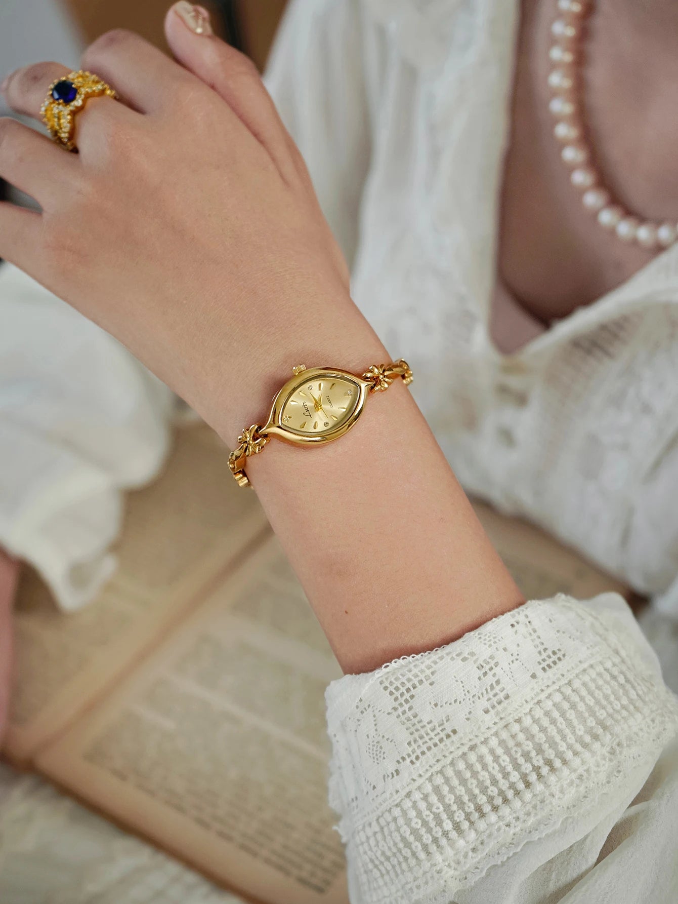 Elegant Gold Bracelet Women's Watch