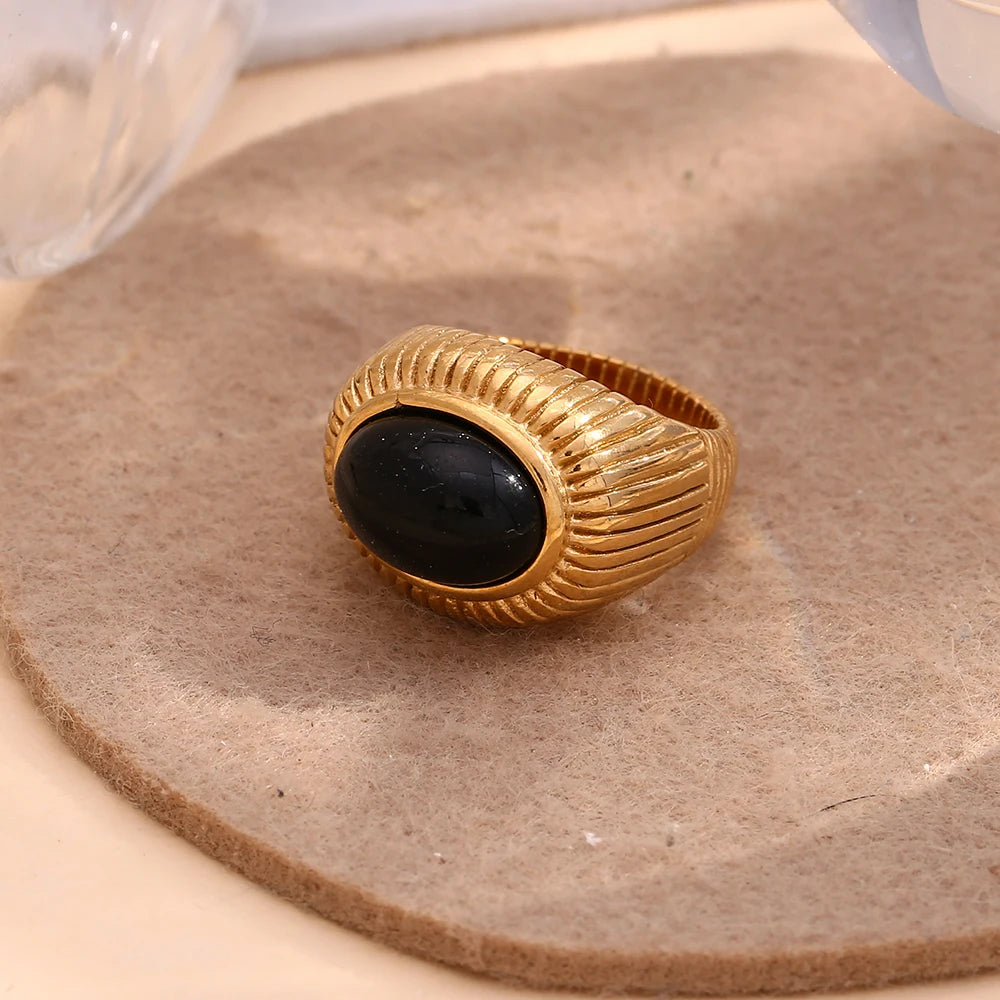 Vintage Black Agate Gold Ring