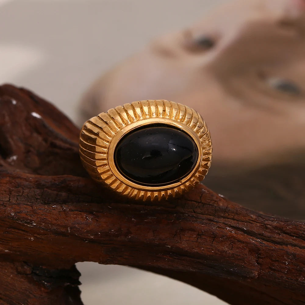 Vintage Black Agate Gold Ring