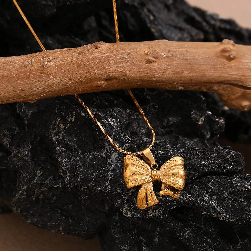 Charming Bowknot Necklace