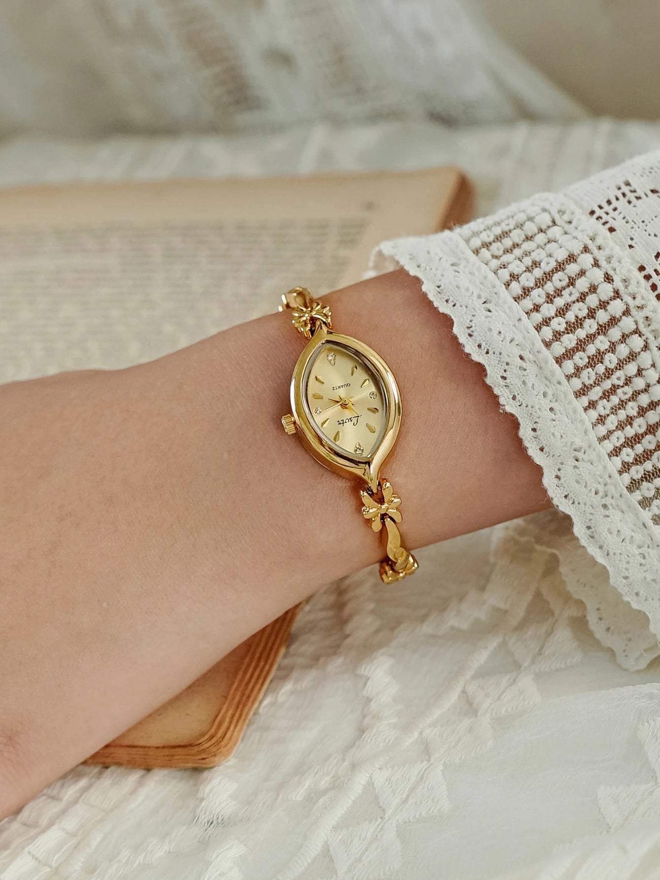 Elegant Gold Bracelet Women's Watch